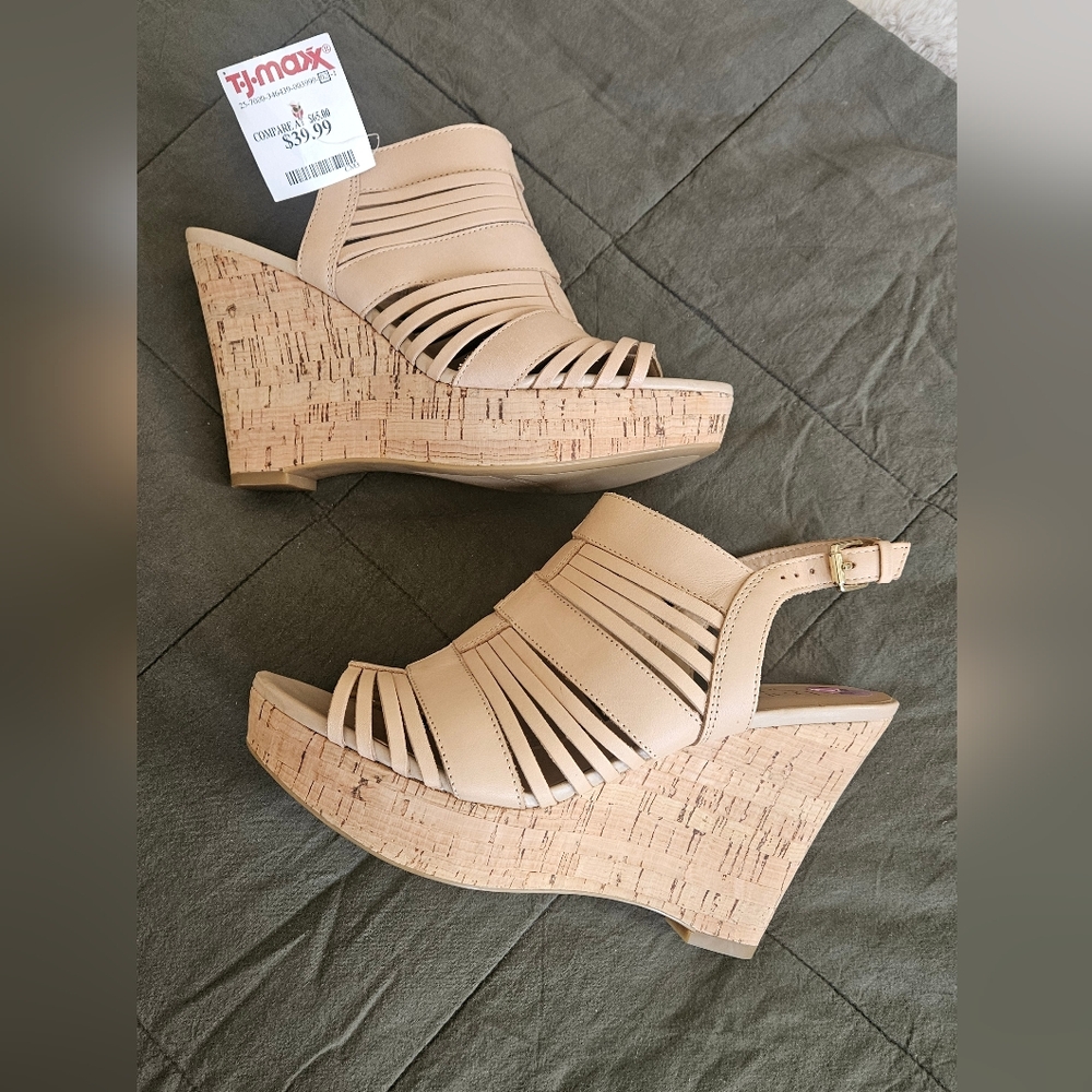 NWT Franco Sarto Beige Wedge Sandals Sz 8.5